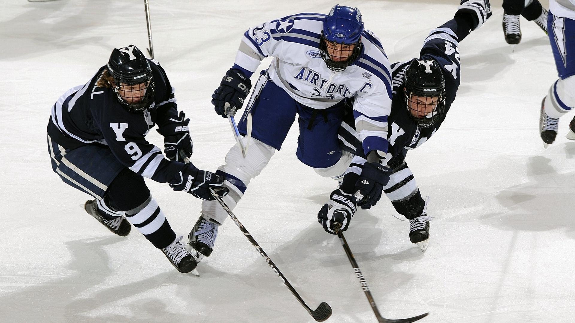 2017年季后赛：库里在对阵马刺的系列赛中，砍下39分，投中8记三分，率队晋级！